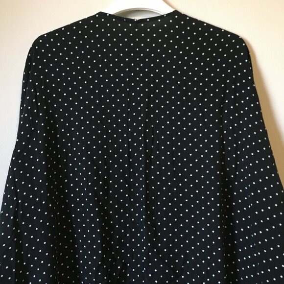 Itty Bitty B & W Polka Dot Short Sleeve Viscose Cocoon Cover - Picture 6 of 14
